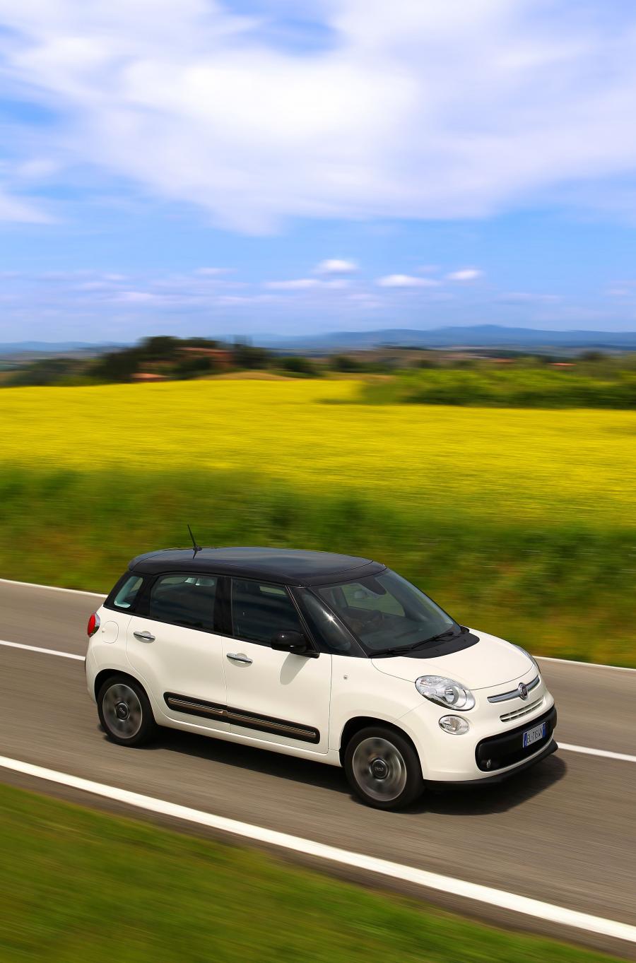  Fiat 500L 2012 года  (фото 44 из 84)
